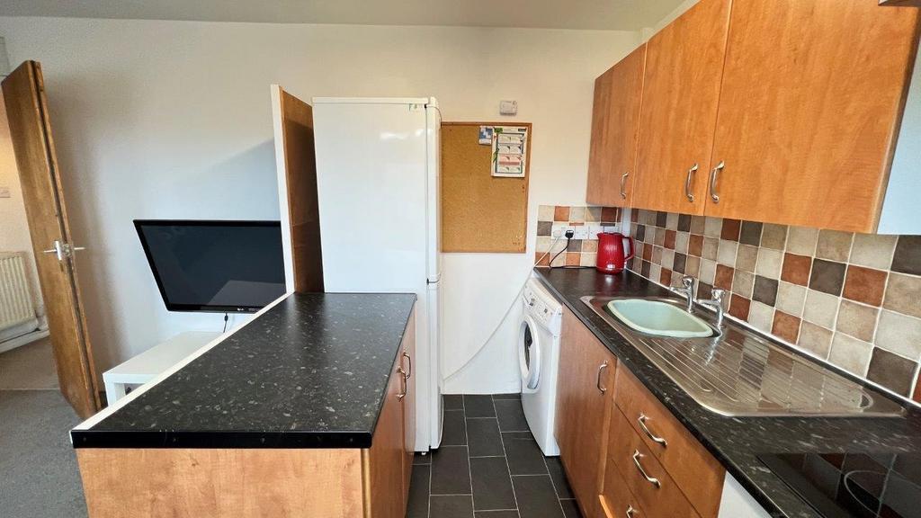 Modern kitchen with breakfast bar and appliance...