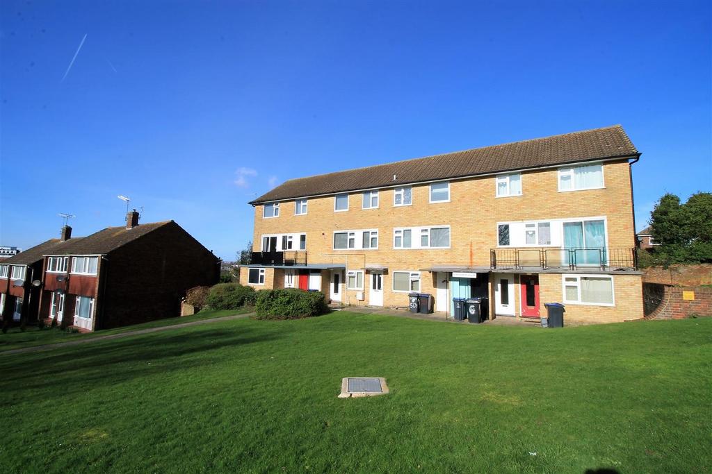 Well-kept communal green with bright natural li...