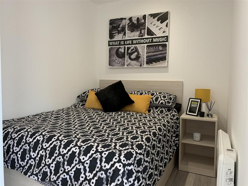 Bright, neatly styled double bedroom with moder...