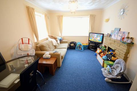 2 bedroom ground floor flat to rent, Richmond Park Road, Bournemouth BH8