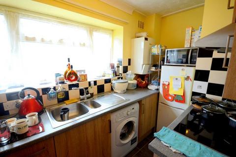 2 bedroom ground floor flat to rent, Richmond Park Road, Bournemouth BH8