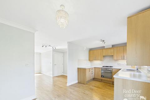 3 bedroom semi-detached house for sale, College Close, Alcombe
