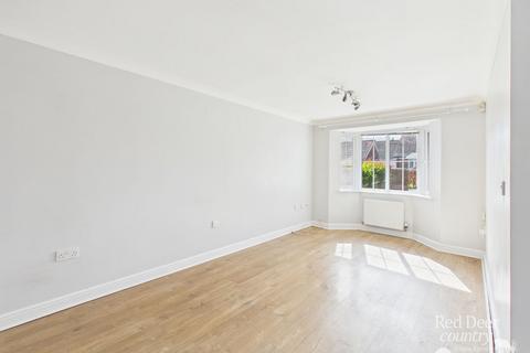 3 bedroom semi-detached house for sale, College Close, Alcombe