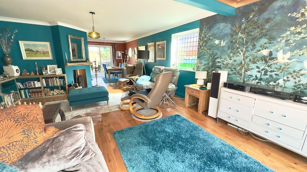 Lounge/Dining Room