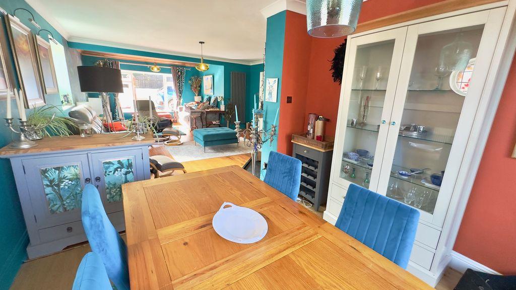 Lounge/Dining Room