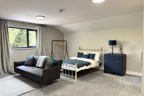 1 bedroom coach house to rent, Fully Furnished Luxury Studio Coach House. Oakfield Gardens, Newport