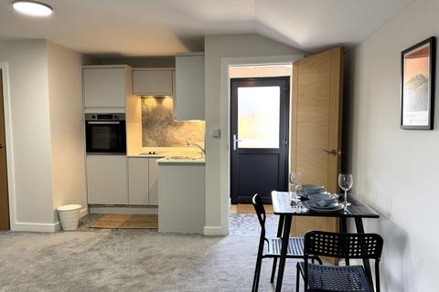 1 bedroom coach house to rent, Fully Furnished Luxury Studio Coach House. Oakfield Gardens, Newport
