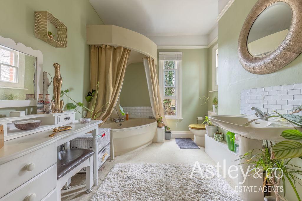 Ensuite