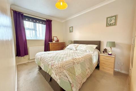undefined, Goldcrest Close, Luton