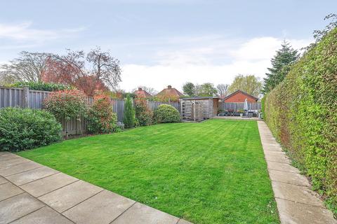 undefined, Avenue Gardens, Horley, Surrey, RH6