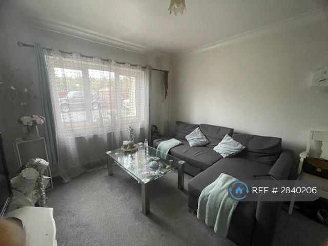 Lounge To Front