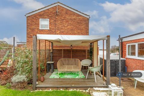4 bedroom semi-detached house to rent, Vandyke Close, Milton Keynes, MK17