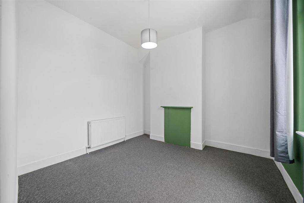 Bedroom 2b.jpg