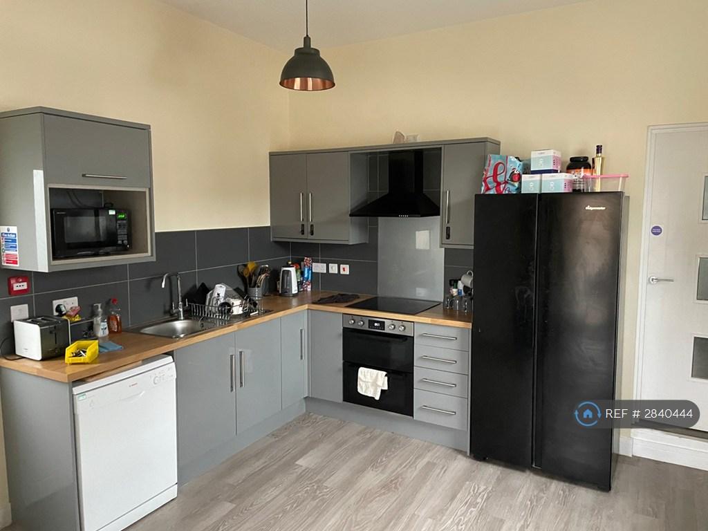 Communal Kitchen With Double Oven & Dishwasher