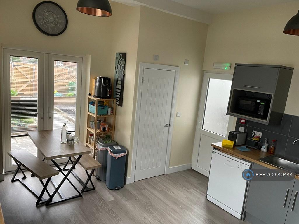 Communal Kitchen / Diner