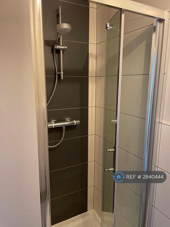 Bedroom 3 - Shower