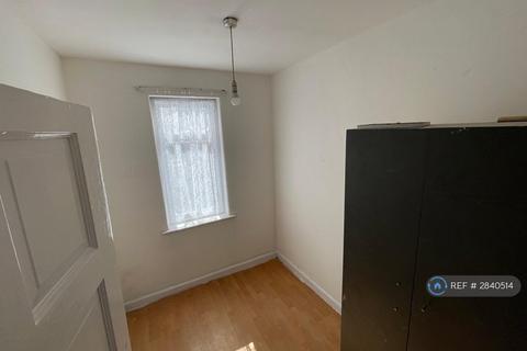 3 bedroom terraced house to rent, Hickling Road, Ilford, IG1
