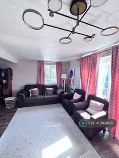 2 bedroom maisonette to rent, Shears Court, Sunbury-On-Thames, TW16