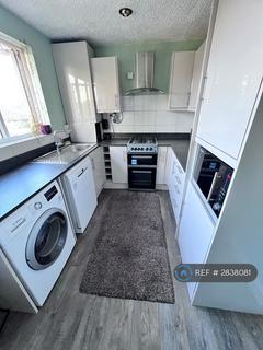 2 bedroom maisonette to rent, Shears Court, Sunbury-On-Thames, TW16