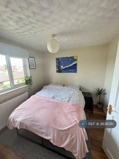 2 bedroom maisonette to rent, Shears Court, Sunbury-On-Thames, TW16