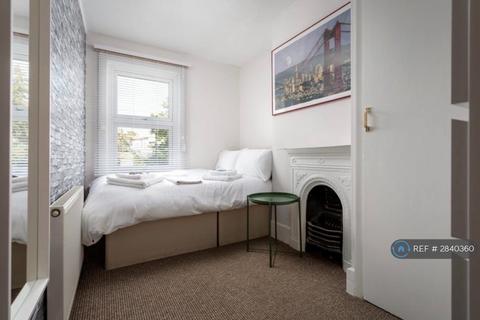 4 bedroom semi-detached house to rent, Market St, Cheltenham, GL50