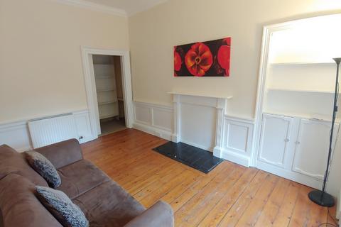 3 bedroom flat to rent, St Patrick Street, Edinburgh, EH8