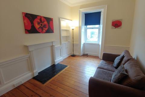 3 bedroom flat to rent, St Patrick Street, Edinburgh, EH8