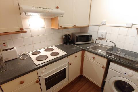 3 bedroom flat to rent, St Patrick Street, Edinburgh, EH8