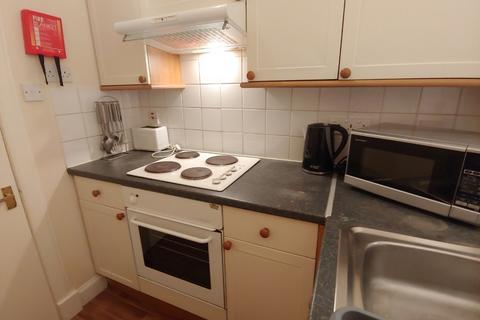 3 bedroom flat to rent, St Patrick Street, Edinburgh, EH8
