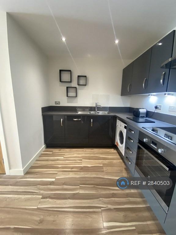 Kitchen Photo 2