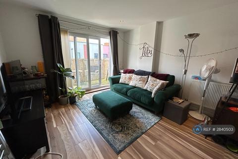 2 bedroom flat to rent, Crown Drive, Romford, RM7