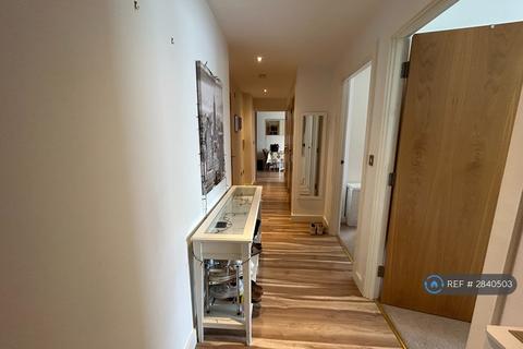 2 bedroom flat to rent, Crown Drive, Romford, RM7