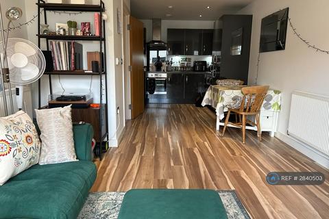 2 bedroom flat to rent, Crown Drive, Romford, RM7