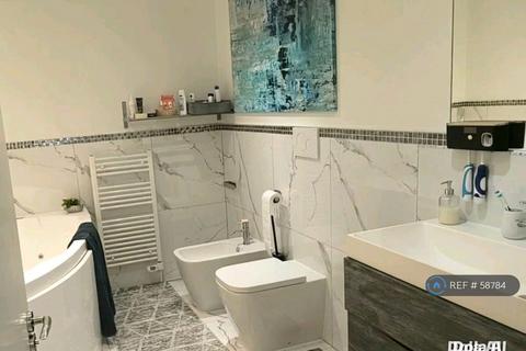 2 bedroom flat to rent, Town Meadow, Brentford, TW8
