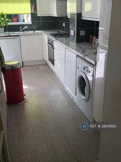 4 bedroom semi-detached house to rent, Oakington Avenue, Hayes, UB3