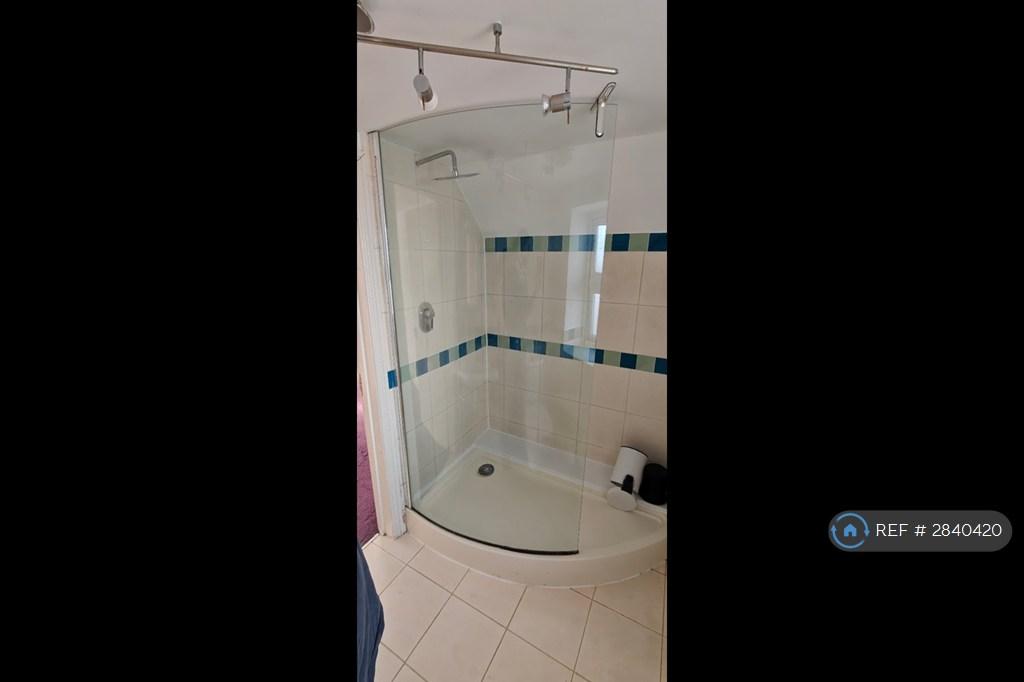 Bedroom 3 Ensuite