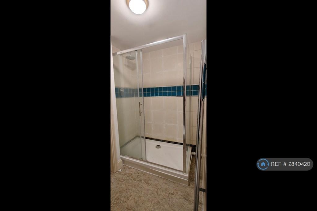 Master Ensuite 1