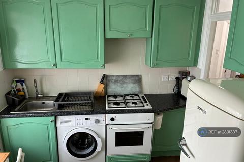 2 bedroom flat to rent, Seymour Court, London, NW2