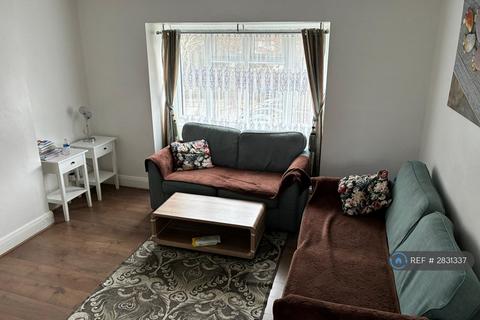 2 bedroom flat to rent, Seymour Court, London, NW2