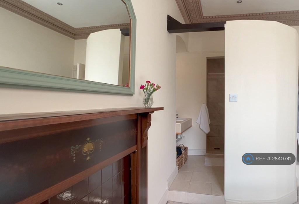 Ensuite Bathroom Off Master Bedroom