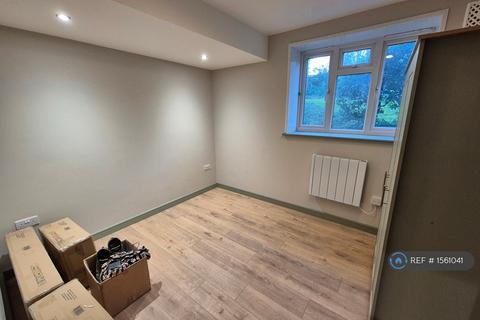 4 bedroom flat to rent, Lindale, London, SW19