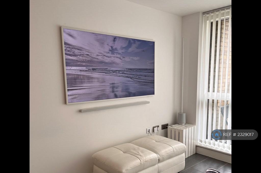 65'' Smart Tv 'The Frame' And Soundsystem