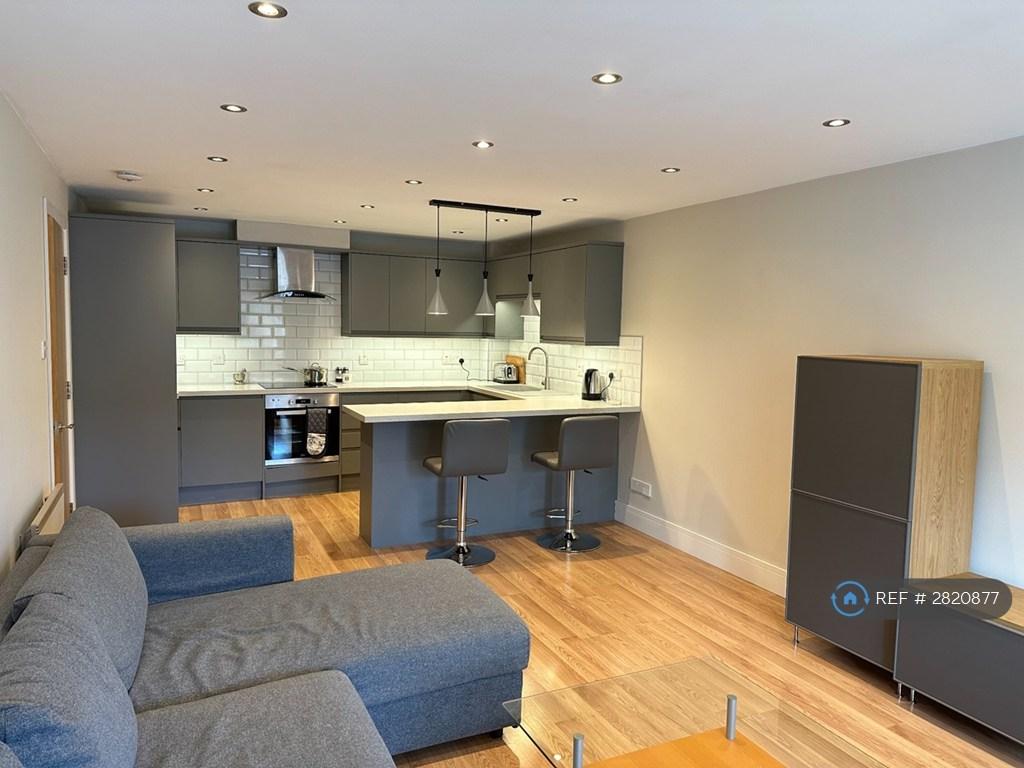 Lounge & Kitchen