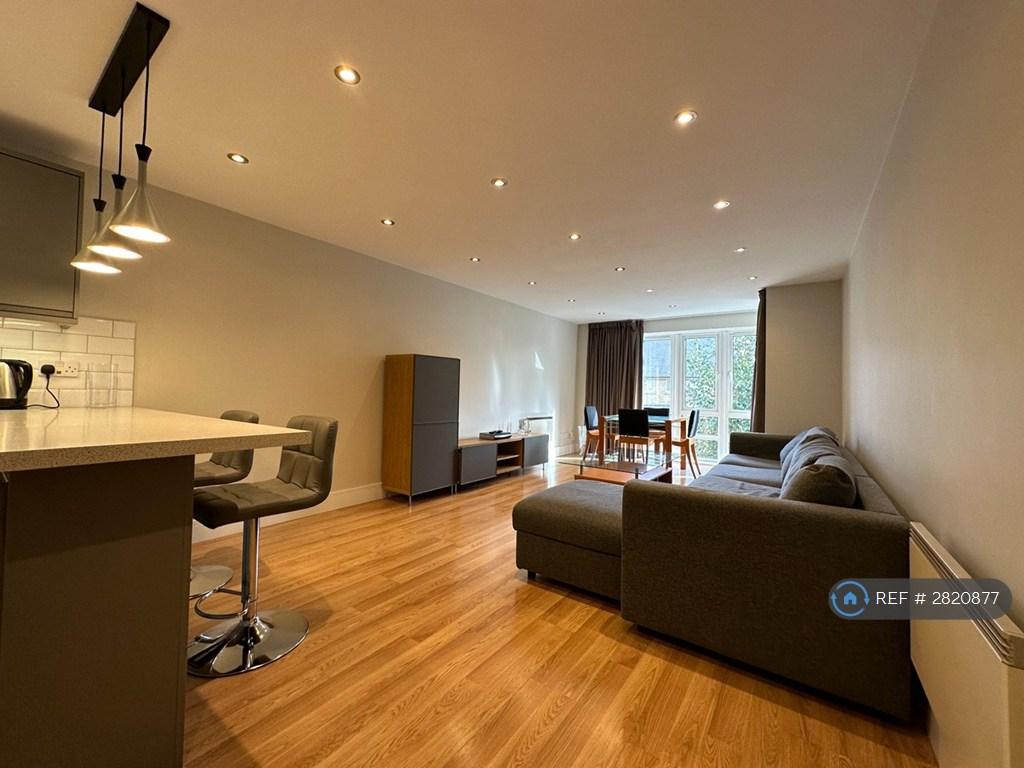 Lounge & Kitchen