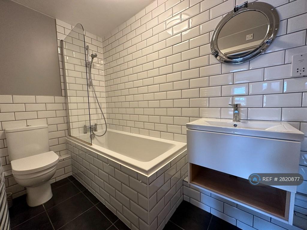 Shared Bath/Shower Room