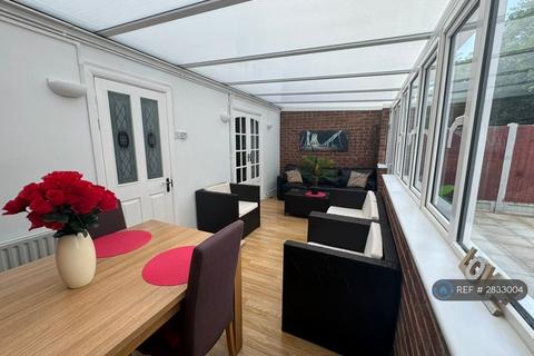 1 bedroom in a house share to rent, Corran Way, South Ockendon, RM15