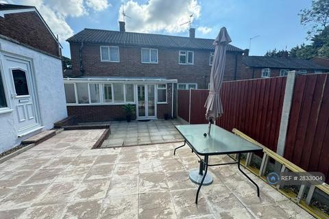 1 bedroom in a house share to rent, Corran Way, South Ockendon, RM15