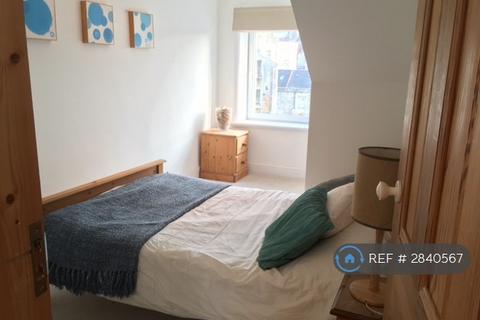 3 bedroom penthouse to rent, Trocadero, Swanage, BH19