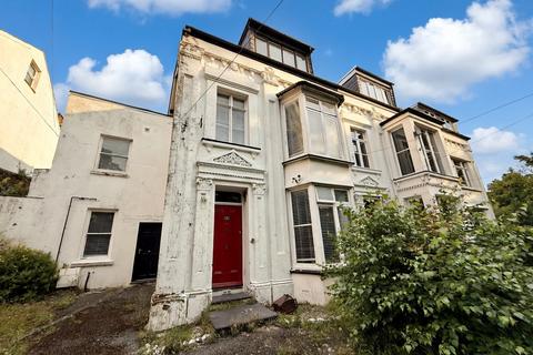 7 bedroom end of terrace house for sale, 3 Fron Dirion Terrace, Bangor, Conwy LL57 2PY