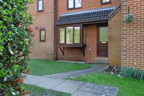1 bedroom maisonette to rent, Limeway Terrace, Dorking, Surrey, RH4